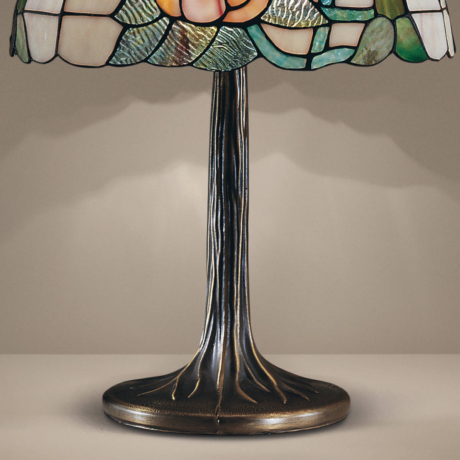 LAMPADA DA TAVOLO CLASSICA IN FUSIONE OTTONE BRUNITO E VETRO TIFFANY, 1  PUNTO LUCE 60W (E27)